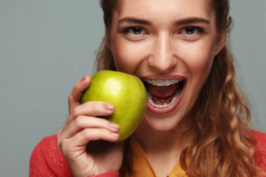 teeth-apple